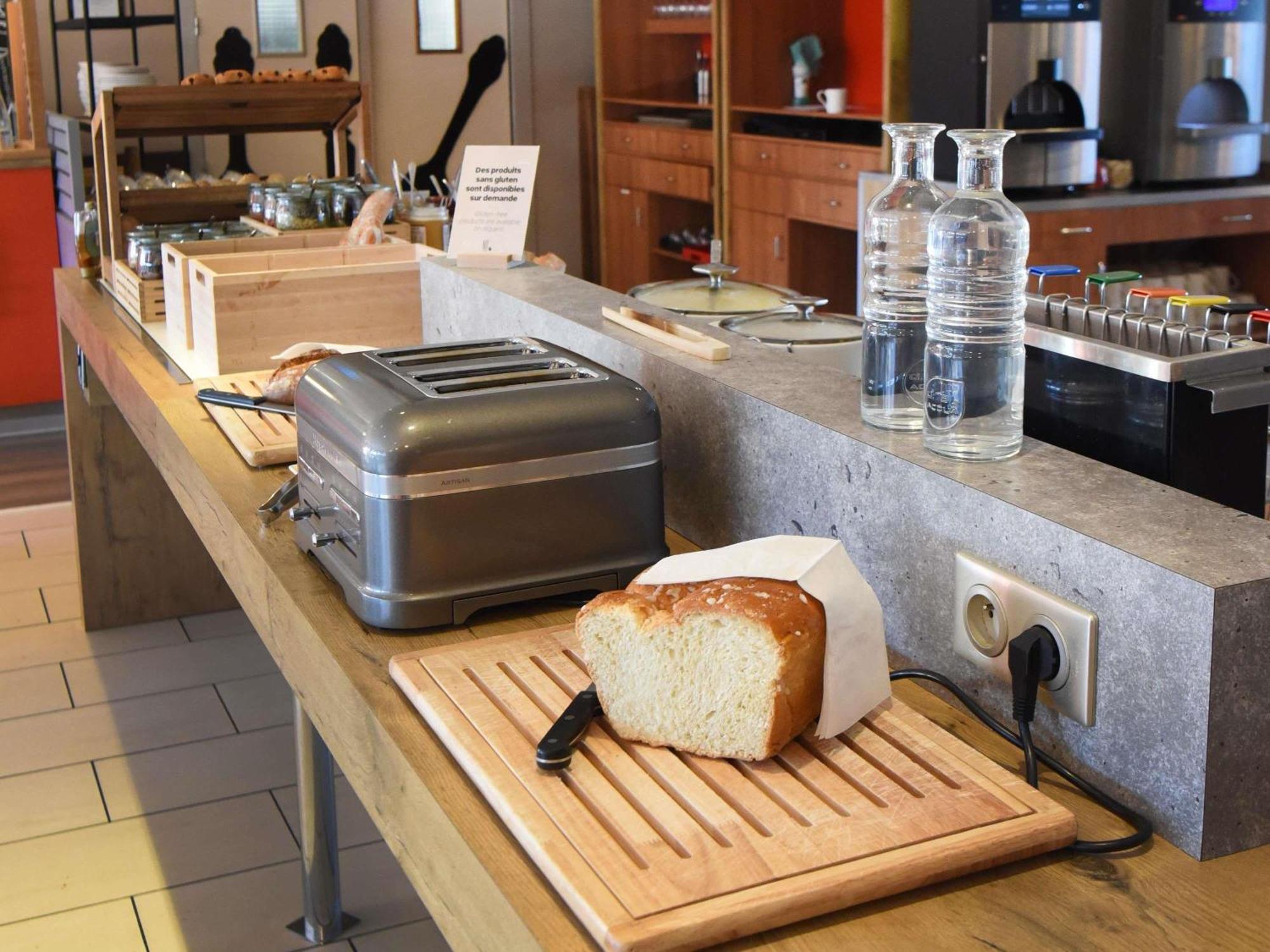 Ibis Laval Le Relais D'Armor Hotel Change  Luaran gambar